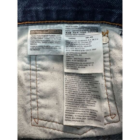 Levis 550 red tab men’s jeans size 40”x29”.    #10-1111 - Picture 3 of 5